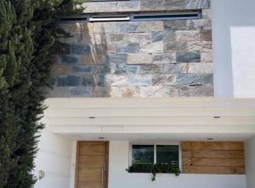 Casa en condominio de 3 habitaciones, Zapopan · Casa en Venta en Coto 8 Solares con Cine