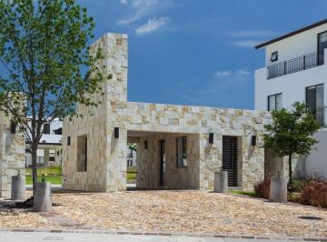 Casa en condominio · 186m² · 4 Recámaras · 2 Estacionamientos · Residencia en Venta, Condominio Torre de Piedra, El Refugio