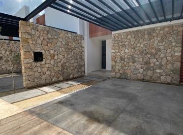 Casa · 200m² · 2 Recámaras · 2 Estacionamientos · | Townhouse Sin Muebles en Privada en Renta |