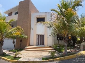 Casa · 530m² · 4 Recámaras · 2 Estacionamientos · Casa en Venta en Playas del Conchal Veracruz