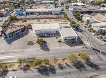 Local comercial · 174m² · 15 Estacionamientos · Local en Renta en Torreon Calle Principal con Estacionamiento