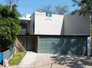 Casa de 4 habitaciones, Zapopan · Casa Nueva Frente a Parque