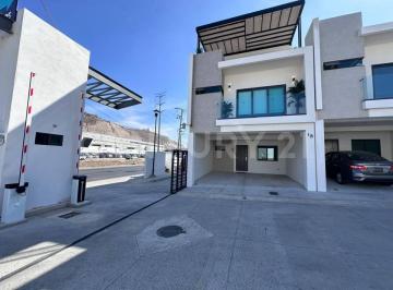 Casa · 156m² · 3 Recámaras · 2 Estacionamientos · Casas en Venta El Lago Platinum Residencial, Tijuana Baja California.
