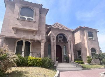 Casa · 895m² · 4 Recámaras · 4 Estacionamientos · Casa en Venta La Herradura, Carretera Nacional. Monterrey, Nl