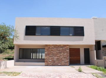 Casa de 3 habitaciones, Querétaro · Casa en Venta Altozano