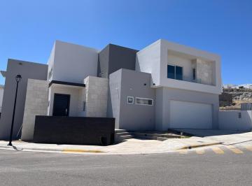Casa de 4 habitaciones, Chihuahua · Casa en Venta Zona Cantera con Recamara en Planta Baja