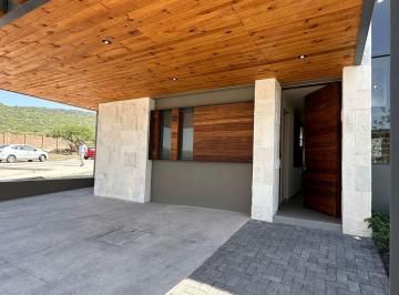 Casa · 290m² · 3 Recámaras · 3 Estacionamientos · Casas en Venta en Campanario Norte, 3 Recamaras, 4.5 Baños
