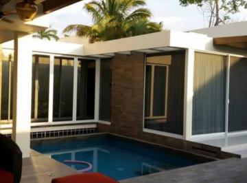Casa · 410m² · 4 Recámaras · 2 Estacionamientos · Casa en Venta Residencial Club Campestre