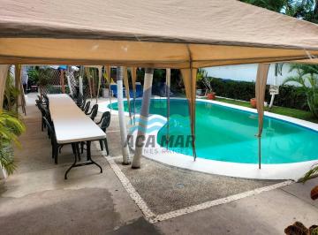 Casa · 300m² · 6 Recámaras · 3 Estacionamientos · Casa Grande con Alberca, 6 Recámaras en Renta Vacacional, 40 Personas, Desde 13,000 Pesos por Noche.
