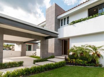Casa · 410m² · 4 Recámaras · 2 Estacionamientos · Estrene!