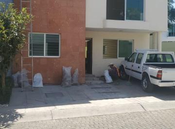 Casa de 3 habitaciones, Zapopan · Casa en Renta en Fraccionamiento Los Almendros