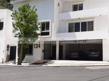 Casa · 480m² · 4 Recámaras · 2 Estacionamientos · Casa en Venta en San Pedro Garza García