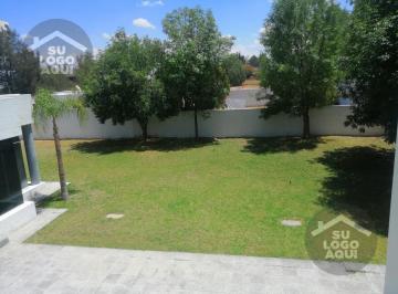 Casa · 450m² · 3 Recámaras · 8 Estacionamientos · Casa en Venta en Privada Calicantos