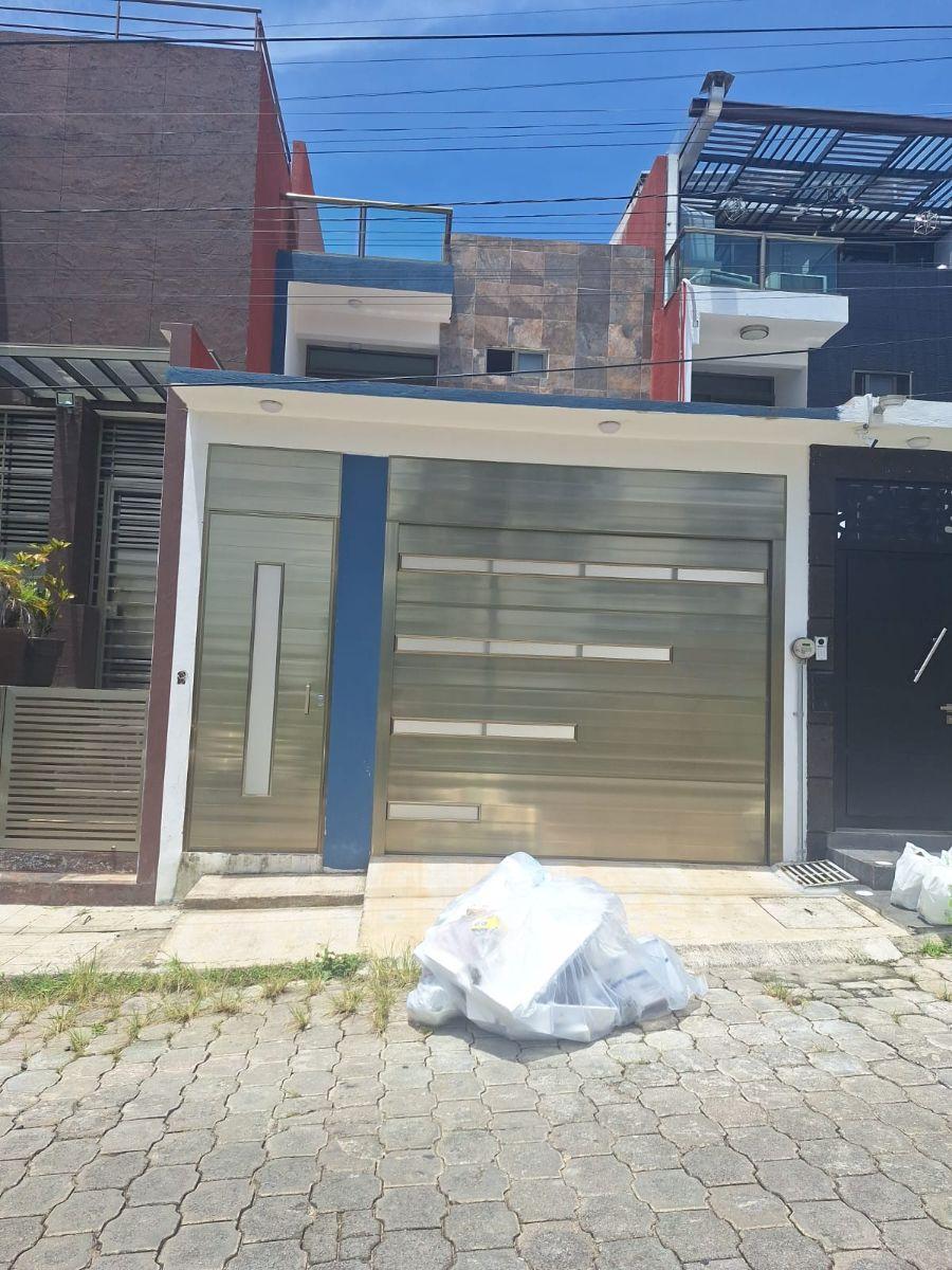 Excelente Casa por Plaza Pradera Garage 2 Autos Cisterna