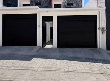 Casa de 4 habitaciones, Xalapa · 4 Recamaras 1 en Planta Baja por Plaza Pradera Garage 3 Autos Cisterna