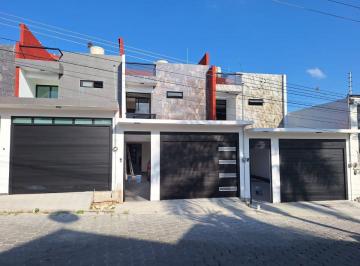 Casa de 4 habitaciones, Xalapa · 4 Recamaras 1 en Planta Baja por Plaza Pradera Garage 3 Autos Cisterna