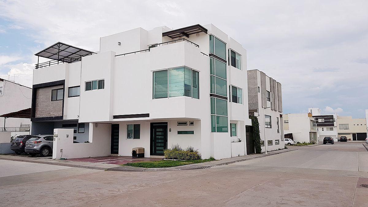 House for Sale in Private Housing Development Lucepolis in Milenio III