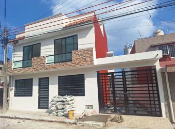 Casa de 3 habitaciones, Xalapa · Amplia 4 Recamaras 1 Recamara en Planta Baja por Av del Cafe