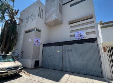 Edificio de 9 habitaciones, Zapopan · 3 Departamentos / Oficinas