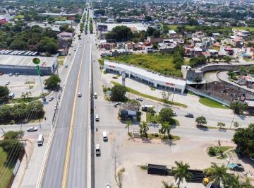 Local comercial · 62m² · 25 Estacionamientos · Local en Renta en Esquina de Av Principal con Estacionamiento