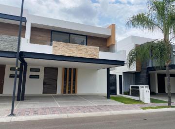 Casa · 200m² · 3 Recámaras · 3 Estacionamientos · Casa en Venta Portanova Corregidora