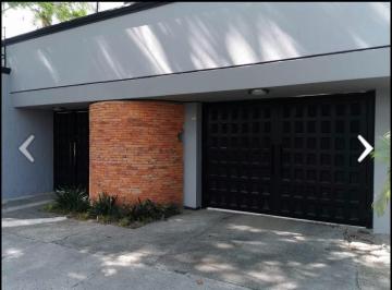 Casa · 950m² · 6 Recámaras · 6 Estacionamientos · Casa en Venta en Exclusiva Zona de Zapopan