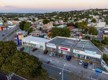 Local comercial · 143m² · 20 Estacionamientos · Local en Renta Sobre Esquina de Avs Principales