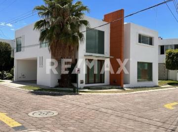 Casa en condominio · 334m² · 3 Recámaras · 2 Estacionamientos · Casa en Venta en Residencial Zavaleta - (4)