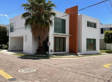 Casa en condominio · 334m² · 3 Recámaras · 2 Estacionamientos · Casa en Venta en Residencial Zavaleta - (4)