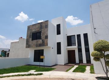 Casa de 4 habitaciones, San Juan del Río · Venta Casa Sjr Qro en Campestre San Juan 4r 4b 2 Mb con Roof Garden en Fracc Privado con Vigilancia