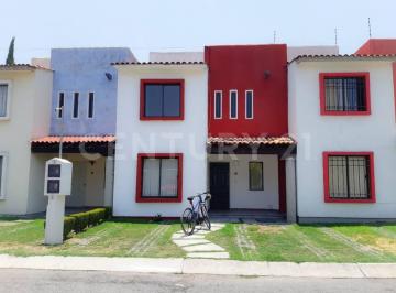 Casa · 122m² · 3 Recámaras · 2 Estacionamientos · Casa en Renta en San Pedro Cholula - Zona Forjadores y Periférico! Muy Ubicada!