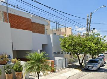 Casa de 3 habitaciones, Guadalajara · Jardines del Country, Impecable, Bonita Casa, 3 Recamaras, Jardín