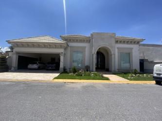 Casa de 3 habitaciones, Saltillo · Casa en Villas de San Miguel en Venta $14,500,000zona Norte Vip