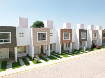 Opciones de fachadas · Casa en Venta de 3 Habitaciones, Sala de Tv y Jardín en Fraccionamiento por Plaza San Diego Puebla