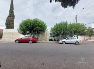 Casa · 745m² · 3 Recámaras · 2 Estacionamientos · Casa en Venta en Col. Cuahutemoc, Chihuahua, Chih.