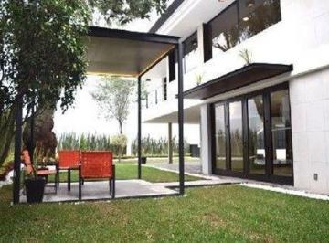 Casa · 646m² · 4 Recámaras · 3 Estacionamientos · Espectacular Casa en Venta en Jardines del Pedregal