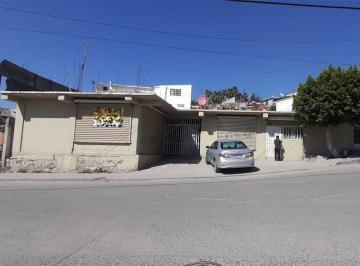Casa · 132m² · 5 Recámaras · 7 Estacionamientos · Se Vende Casa de 5 Recámaras en Valle Vista, Tijuana