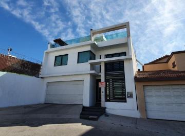 Casa · 375m² · 4 Recámaras · 3 Estacionamientos · Se Vende Casa de 4 Recámaras en Playas Detijuana