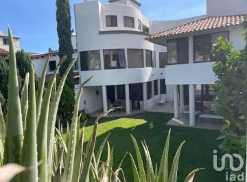 Casa · 480m² · 4 Recámaras · 2 Estacionamientos · Venta de Casa en Zona Exclusiva de Cuernavaca, Morelos