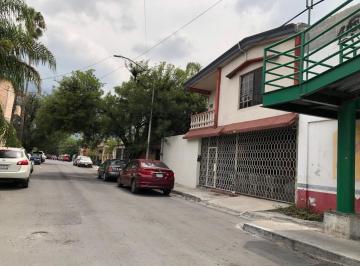 Casa · 301m² · 5 Recámaras · 3 Estacionamientos · Casa en Venta en Guadalupe