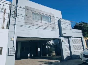 Casa · 330m² · 5 Recámaras · 3 Estacionamientos · Casa en Venta - Jardín Dorado - (4)
