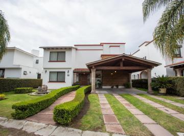 Casa de 4 habitaciones, Corregidora · Casa en Venta en Balvanera Querétaro