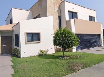 Casa · 565m² · 3 Recámaras · 3 Estacionamientos · Casa en Venta en Alvarado, Veracruz