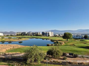 Departamento de 2 habitaciones, El Marqués · Vista Única Al Lago y Campo de Golf — Departamento (Opcion - Amueblado) en Zibatá