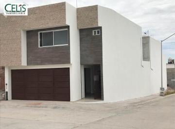 Casa · 245m² · 3 Recámaras · 2 Estacionamientos · Bonita Casa en Venta Fuerte Ventura