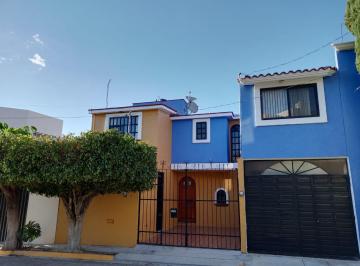 Casa de 3 habitaciones, Tlalixtac de Cabrera · Casa en Renta 2 Recamaras y un Estudio en Fraccionamiento Privado en Tlalixtac