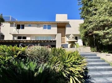 Casa · 850m² · 4 Recámaras · 9 Estacionamientos · Casa en Venta, Jardines del Pedregal, Moderna, Acabados de Lujo, Padel.
