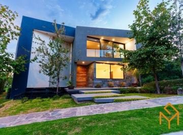 942be4dd526b800096b52fd264a13136d31ef8095eb40b7ca9ea925acbc04df9 · Casa en Venta en El Cielo Country Club con Alberca (Recorrido Virtual).