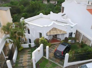 Casa en condominio · 210m² · 2 Recámaras · 2 Estacionamientos · Casa en Venta en Ahuatlán, Lomas de Tzompantle, Cuernavaca Morelos
