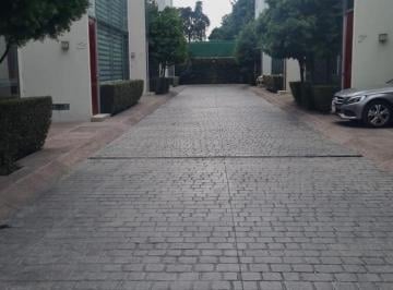 Casa · 353m² · 4 Recámaras · 6 Estacionamientos · Casa en Florida